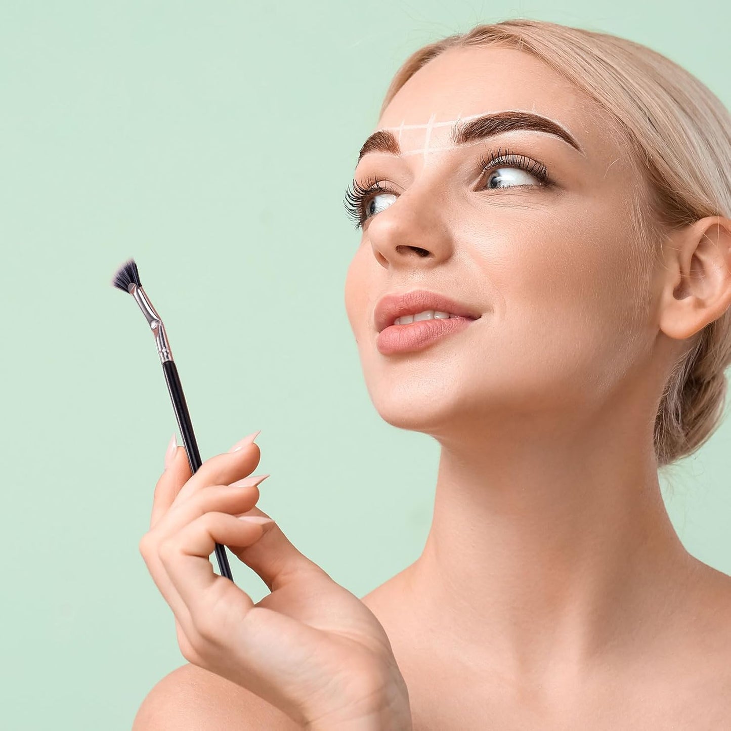 1 Pcs Folding Angle Scalloped Lash Brush, Eyelash Comb Separator, Multifunctional Mascara Fan Brush, Soft Bristles Makeup Tool for Upper Lower Eye Lash (Black)-FemmiqueWomen