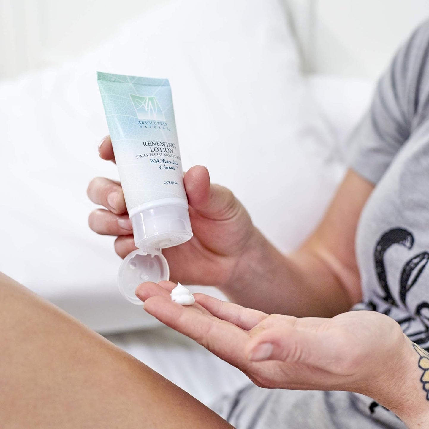 Renewing Lotion Facial Moisturizer with Aloe, Vegan, Made in the USA-FemmiqueWomen