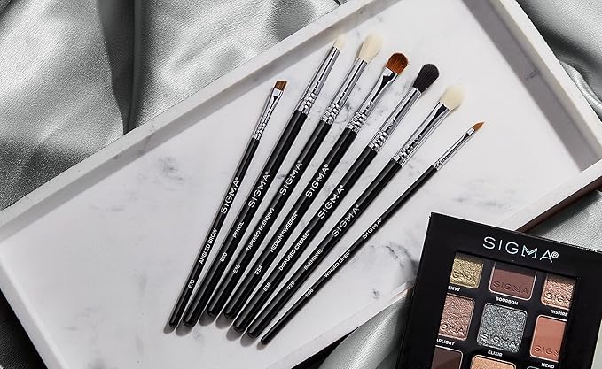 Sigma Beauty E38 Diffused Crease Brush - Blending Brush For Corner Eyelids - Eyeshadow Application and Fluffy Blending Brush - Apply Pigment and Blend Harsh Lines-FemmiqueWomen