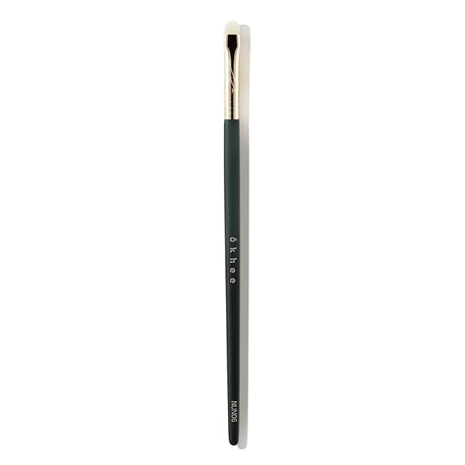[SOO ADOR] okhee Eyeline Smudge Brush NUN 06 - Perfect for Creating Smoky Eyes and Diffused Eyeliner | Designed by K-Pop Makeup Artist Seo Ok | Makeup Brush Eye Brush-FemmiqueWomen