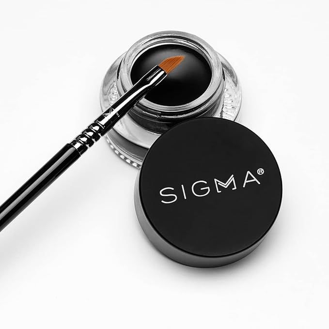 Sigma Beauty Professional E06 Eye Liner Brush – Fine Angled Eyeliner Brush with Pointed Tip for Meticulously Applying Gel and Liquid Eyeliner, For Cat Eyeliner & Winged Liner (1 Brush)-FemmiqueWomen