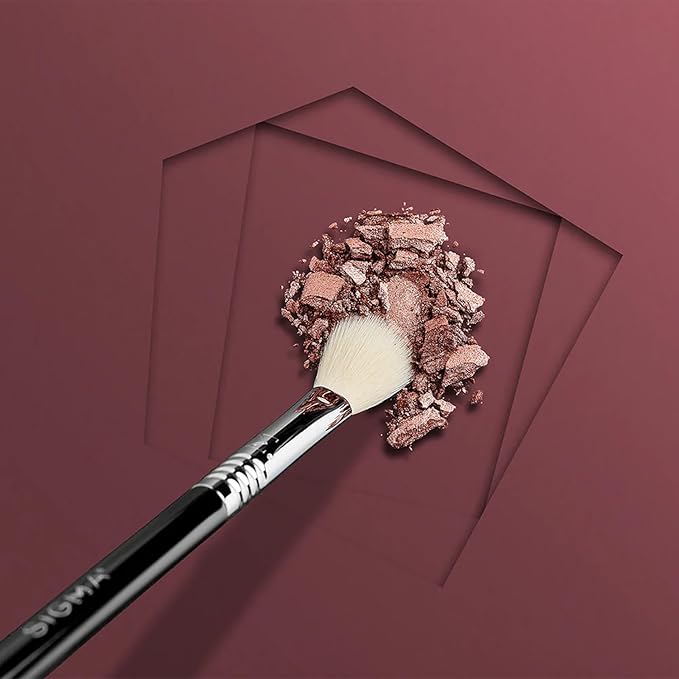 Sigma Beauty Professional E25 Max Eyeshadow Blending Brush – Professional Eyeshadow Brush for Seamless Eyeshadow Blending, Softens Dramatic Edges & Harsh Lines for a Well Blended Effect (1 Brush)-FemmiqueWomen