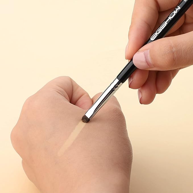 EIGSHOW Concealer Brush, Detail Shader Makeup Brush for Blending Eyeshadow, Concealing Small Blemishes and Imperfections - Precision Application (E867)-FemmiqueWomen