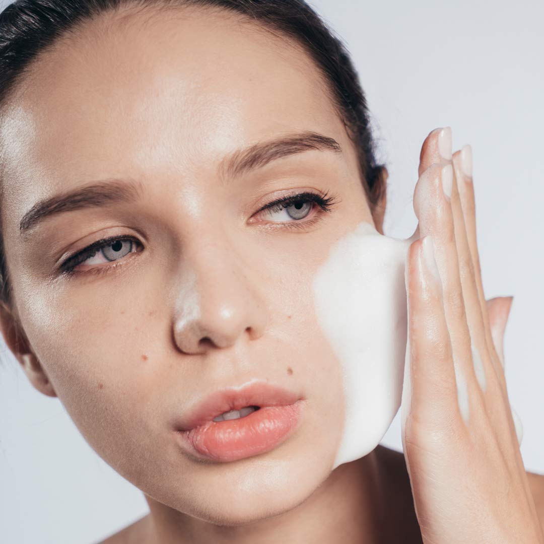 Snow Fox Cooling Foam Cleanser with Organic Aloe Vera Juice, 150 ml-FemmiqueWomen