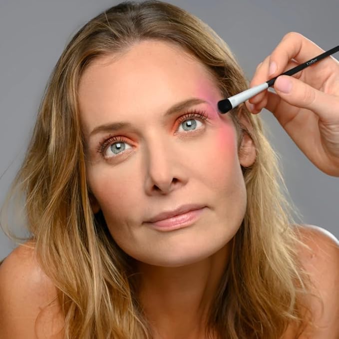 T.LeClerc Flat Brush 04 for Eyeshadows – Professional Makeup Brush for Precise Application – Soft Synthetic Bristles for Smooth Finish-FemmiqueWomen