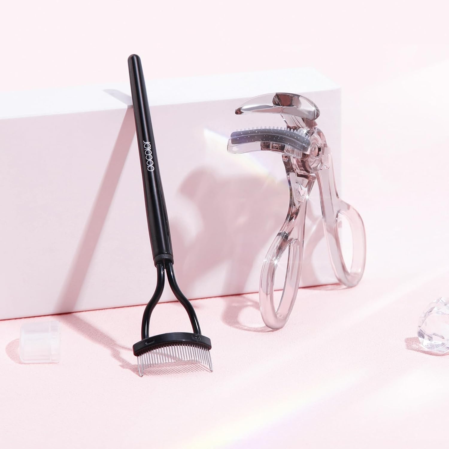 docolor Eyelash Curler with Eyelash Comb, Lash Curler with Silicone Refill Pads Suitable for all eye shapes Curl up to one day Easy to operate No Pinching or Pulling eyelash Eye Makeup Tool-FemmiqueWomen