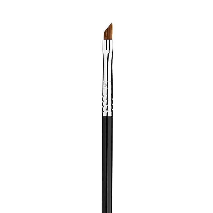 Sigma Beauty Professional E06 Eye Liner Brush – Fine Angled Eyeliner Brush with Pointed Tip for Meticulously Applying Gel and Liquid Eyeliner, For Cat Eyeliner & Winged Liner (1 Brush)-FemmiqueWomen