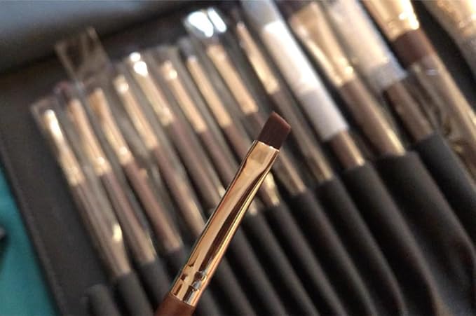 Professional makeup brush set with makeup bag. Includes Brushes for Contouring, Highlighting, Eyeshadow, Foundation & More. 15 Pcs Wool makeup brush-FemmiqueWomen