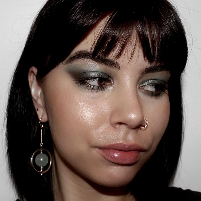 Makeup Revolution Hydrate & Fix Fixing Spray, Infused with Hyaluronic Acid, Matte Finish, Vegan & Cruelty-Free, 3.38 Fl Oz-FemmiqueWomen