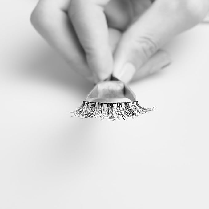 Natural Lashes Wispy Lashes Everyday Natural Look Flared Eyelashes False Eye Lashes Soft Fluffy Lashes False Eyelashes 7 Pairs D20-FemmiqueWomen