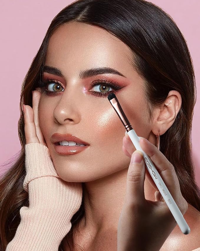 Small Smudge Brush, Professional Eyeshadow Brush for Smudging, Blending, Filling in, Premium Synthetic Bristles Tapered Eye Makeup Brush - Ivory-FemmiqueWomen