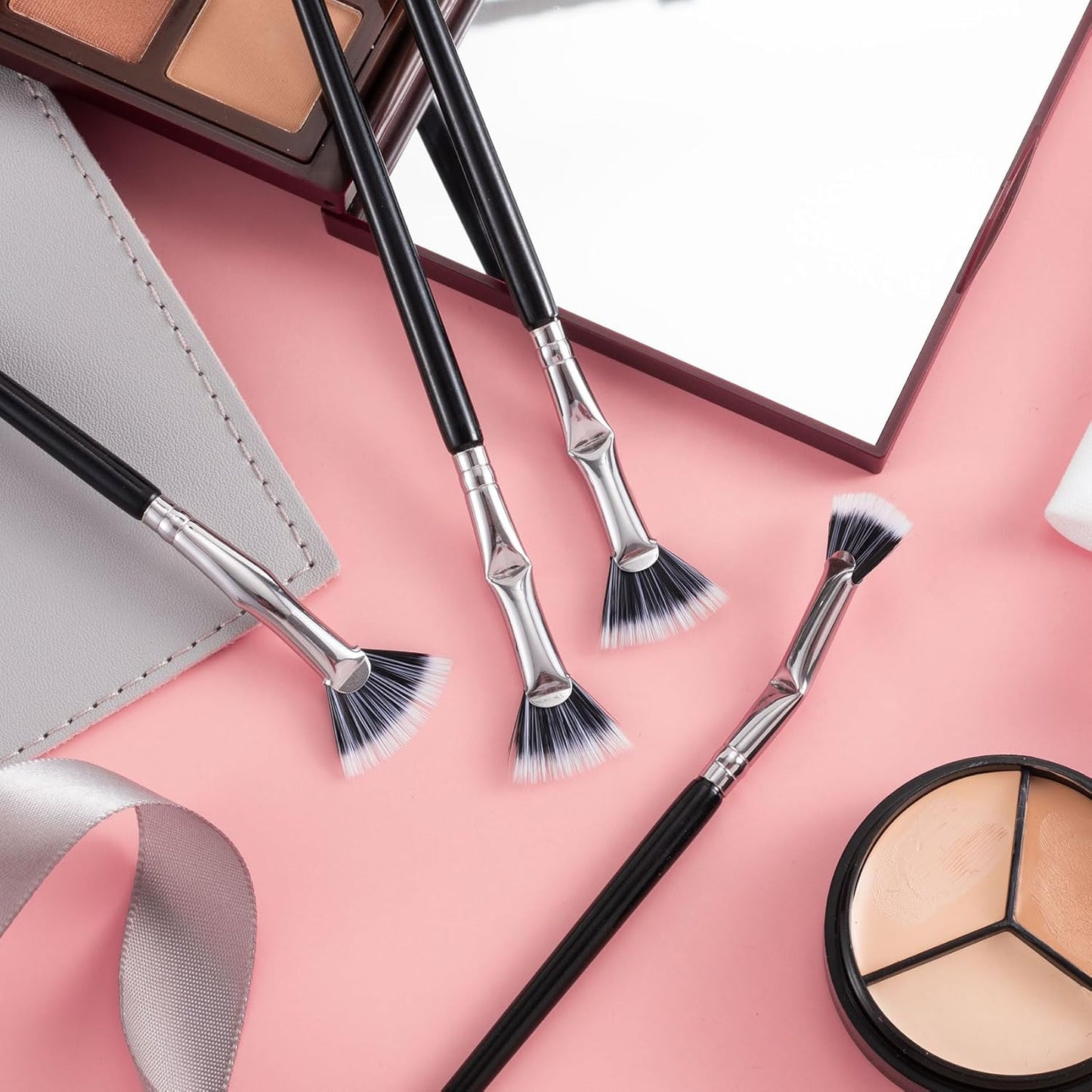 PAGOW 2pcs Folding Angle Scalloped Lash Brush, Mascara Fan Brush, Eyelash Comb Separator Makeup Tool, Multifunctional Fan Shaped Mascara Brush with Soft Bristles for Upper Lower Eye Lash-FemmiqueWomen