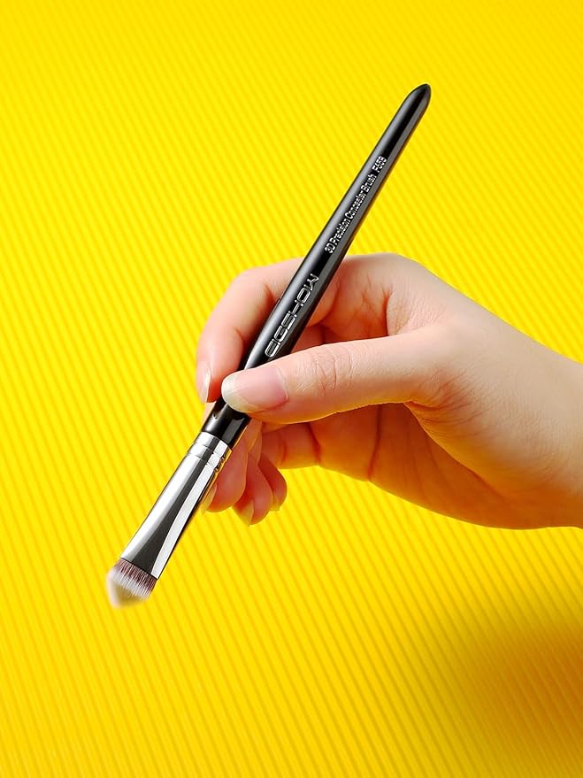 EIGSHOW Concealer Brush Under Eye, Small Triangle Brushes for Precise Coverage Dark Circles Blemishes Acne, Blending Cream and Liquid (F658)-FemmiqueWomen