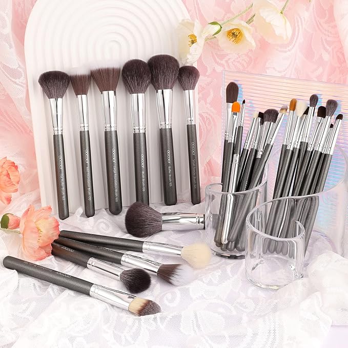 Docolor Professional Makeup Brush Set 29Pcs Makeup Brushes Valentines Day Gifts Premium Goat Synthetic Fiber Foundation Face Powder Blush Concealer Eyeshadows Make Up Brushes with PU Leather Case-FemmiqueWomen