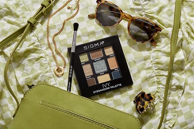 Sigma Beauty E38 Diffused Crease Brush - Blending Brush For Corner Eyelids - Eyeshadow Application and Fluffy Blending Brush - Apply Pigment and Blend Harsh Lines-FemmiqueWomen