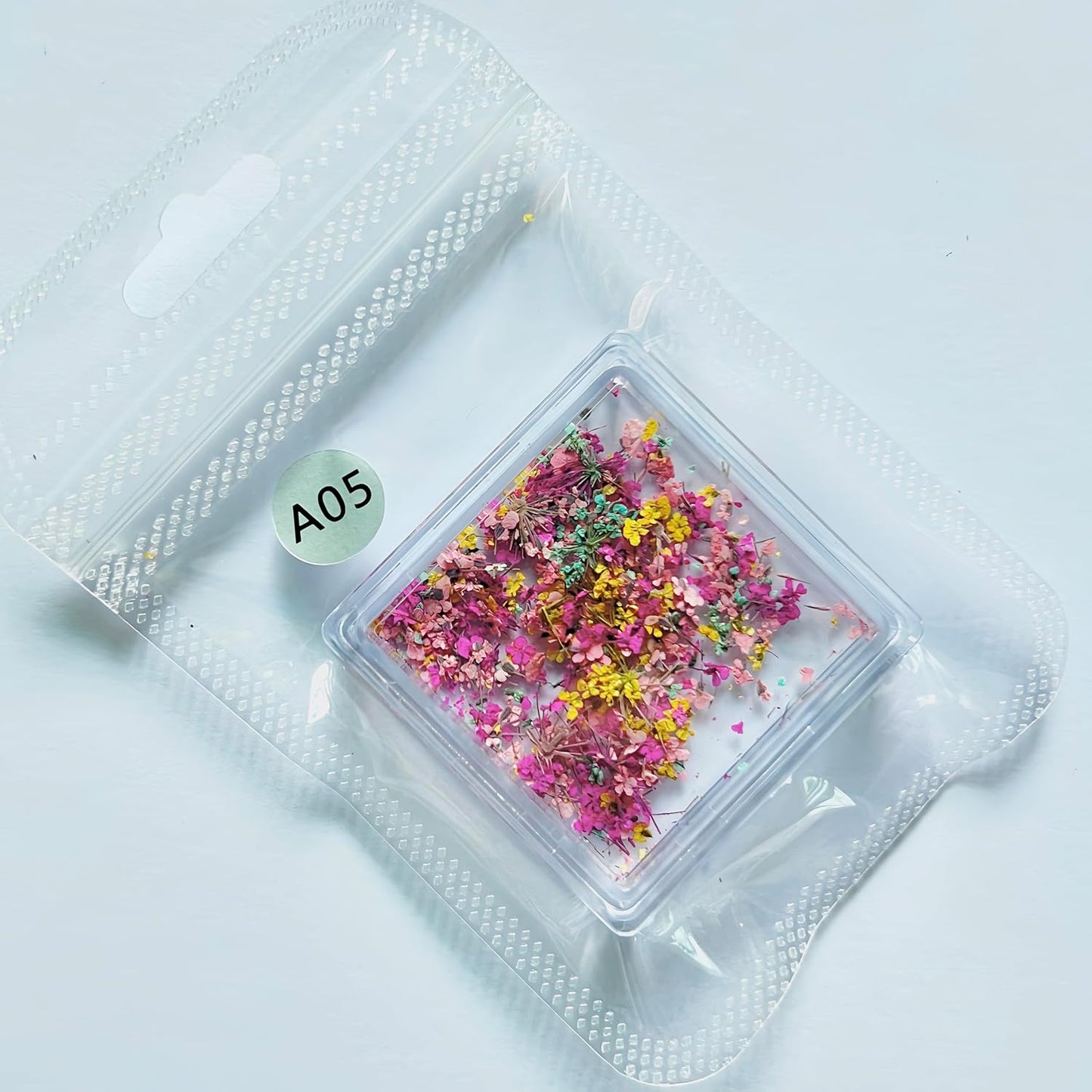 1 Box of Dried Flower Nail Stickers, Colored Dried Flower Nail Stickers, mini Real Flowers, Natural Flowers, 3D Baby's Breath Floral Art, Ladies and Girls DIY Nail Art Decoration-FemmiqueWomen